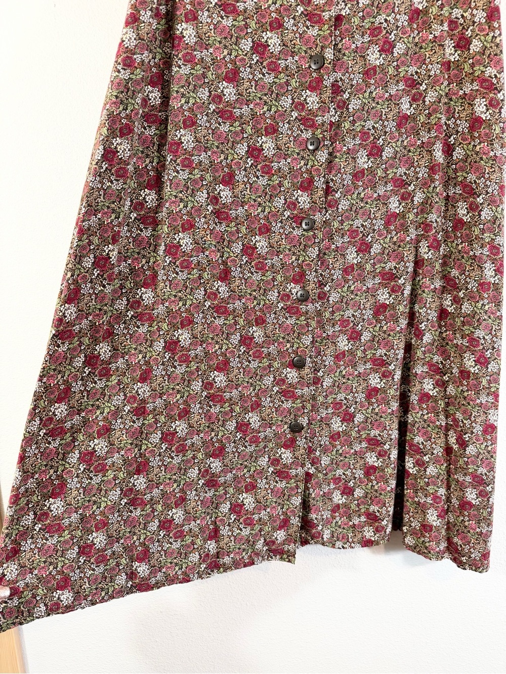 Christopher & Banks Midi Skirt Size 10 Button Front Black Red Floral Modest - Picture 3 of 8